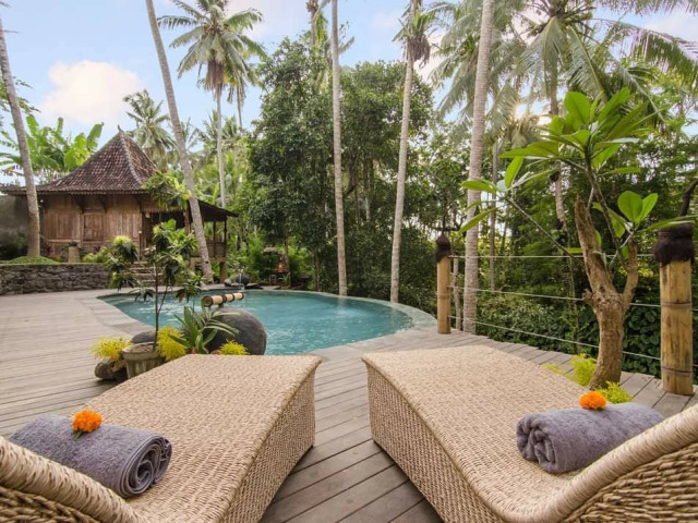 Стильная тропическая дизайнерская вилла на 3 спальни в Убуде, Бали