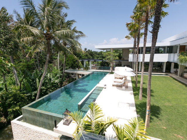 Потрясающая ультрасовременная вилла с 7 спальнями на Бали