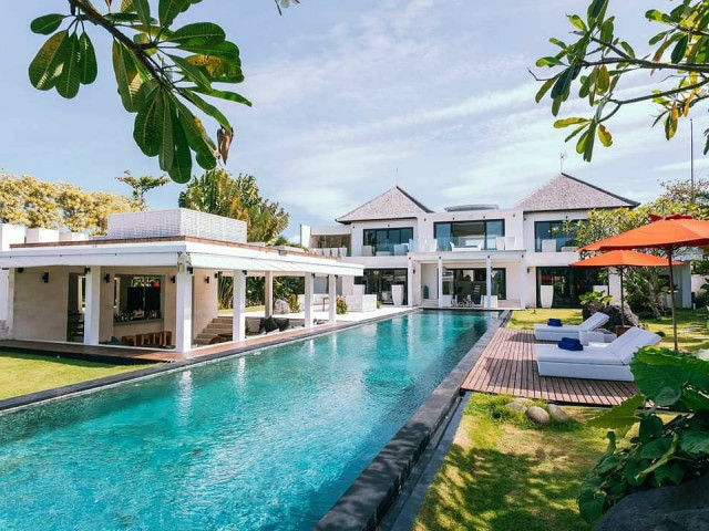 Впечатляющая современная роскошная вилла на 5 спален в Чемаге, Бали