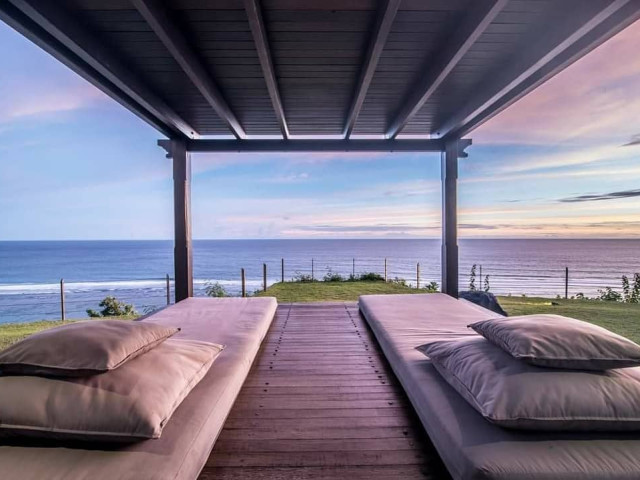 Превосходная роскошная вилла на 3 спальни на утёсе с видом на океан с прямым выходом к пляжу в Улувату, Бали