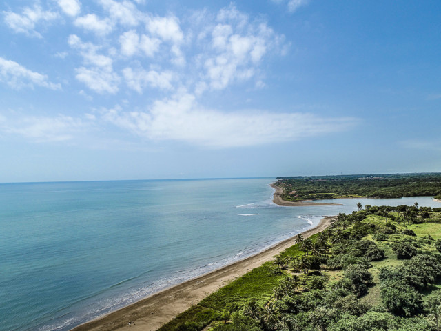 Участок земли на берегу моря 13,6 гектаров под коммерческое развитие в Эль-Манантиал, Панама