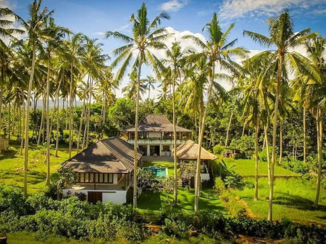 Изумительная современная вилла в балийском стиле у океана в Табанане, Бали
