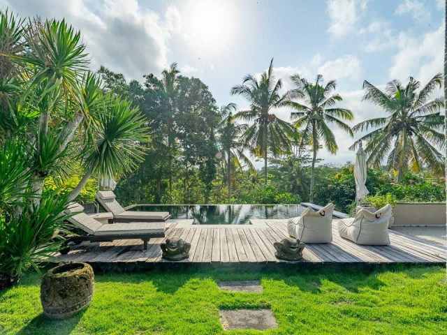 Ошеломительная вилла на 5 спален с потрясающим видом на долину с рекой в Табанане, Бали